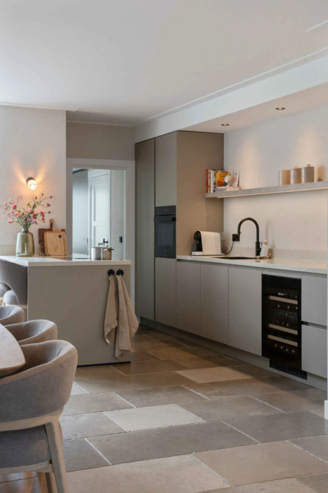 Moderne japandi keuken in Katwijk | Van Der Voet Keukens