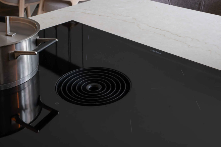 Moderne japandi keuken in Katwijk | Van Der Voet Keukens